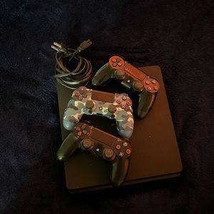 PS4 over 50 games comes wit 3 controllers